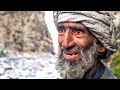 India the himalayas acrobats  deadliest journeys