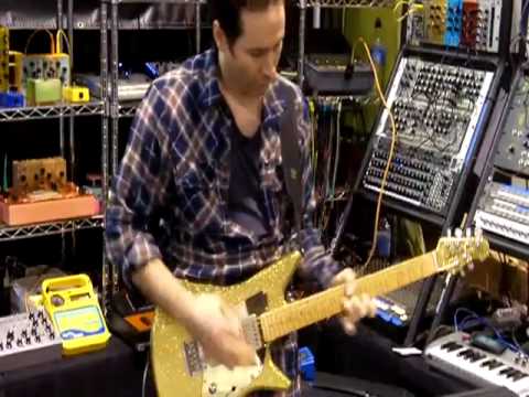 Blues Saraceno sharing great licks - NAMM 2010