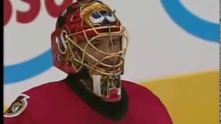 Alex Mogilny scores two goals in his Maple Leafs debut vs Senators (3 oct 2001)