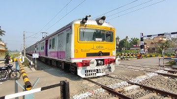 Single windshield Newly Color Howrah - Katwa Emu Local Speedy Passing Through Out Railway Gate
