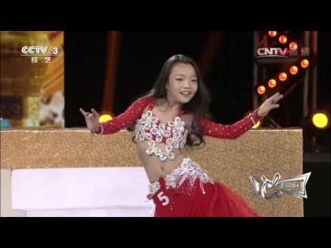 Maravillosa danza al estilo árabe bailando por la niña china Luo Wenting
