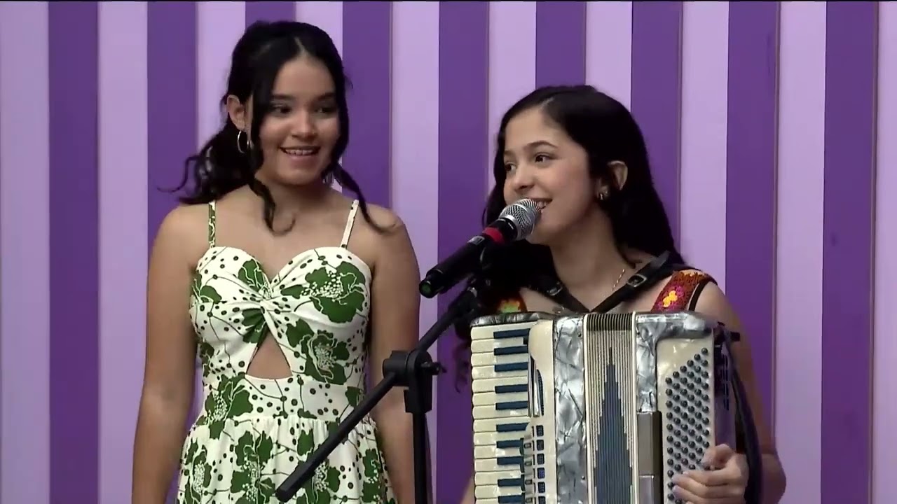 Vamos curtir nossa sexta ao som de Anna Clara Dias e Lily Sanfoneira - Com Você