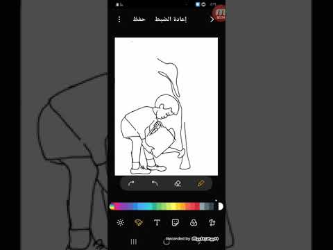 طفل يسقي الشجرة ماء