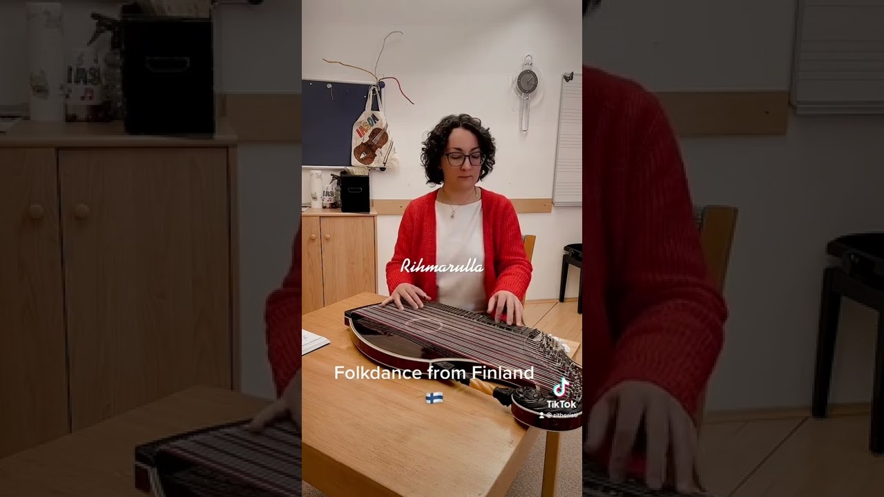 Rihmarulla - Finnish dance on the zither 