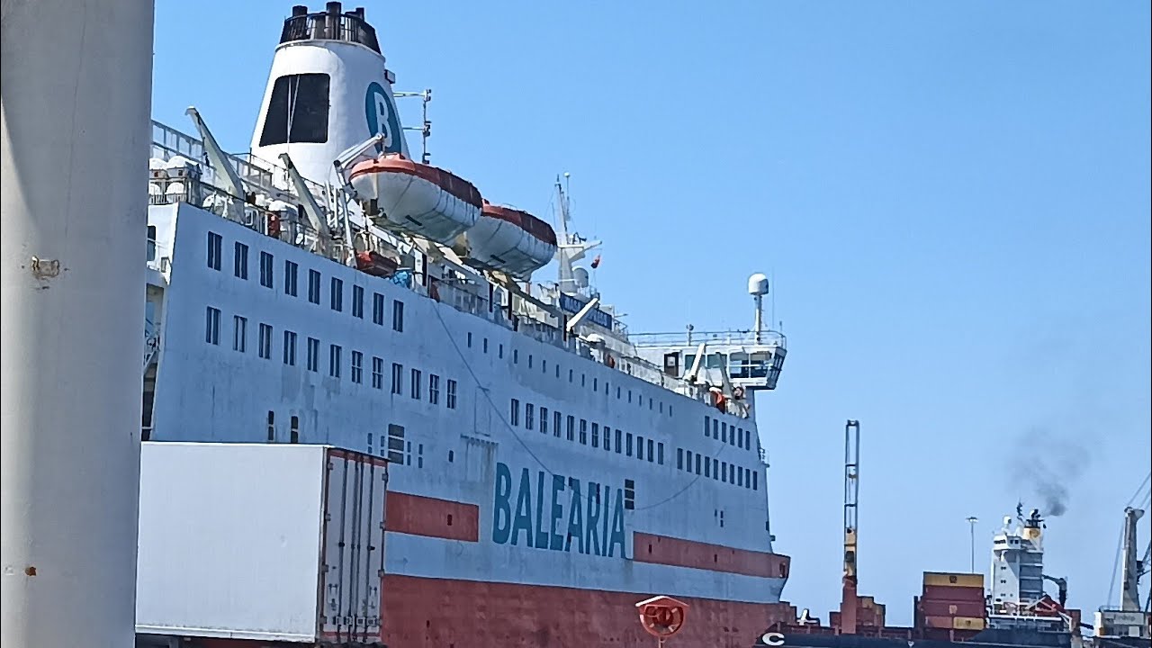 Port d'Almeria bateau Balearia Almeria   Nador رحلة عبر الباخره ألميريا الناظور