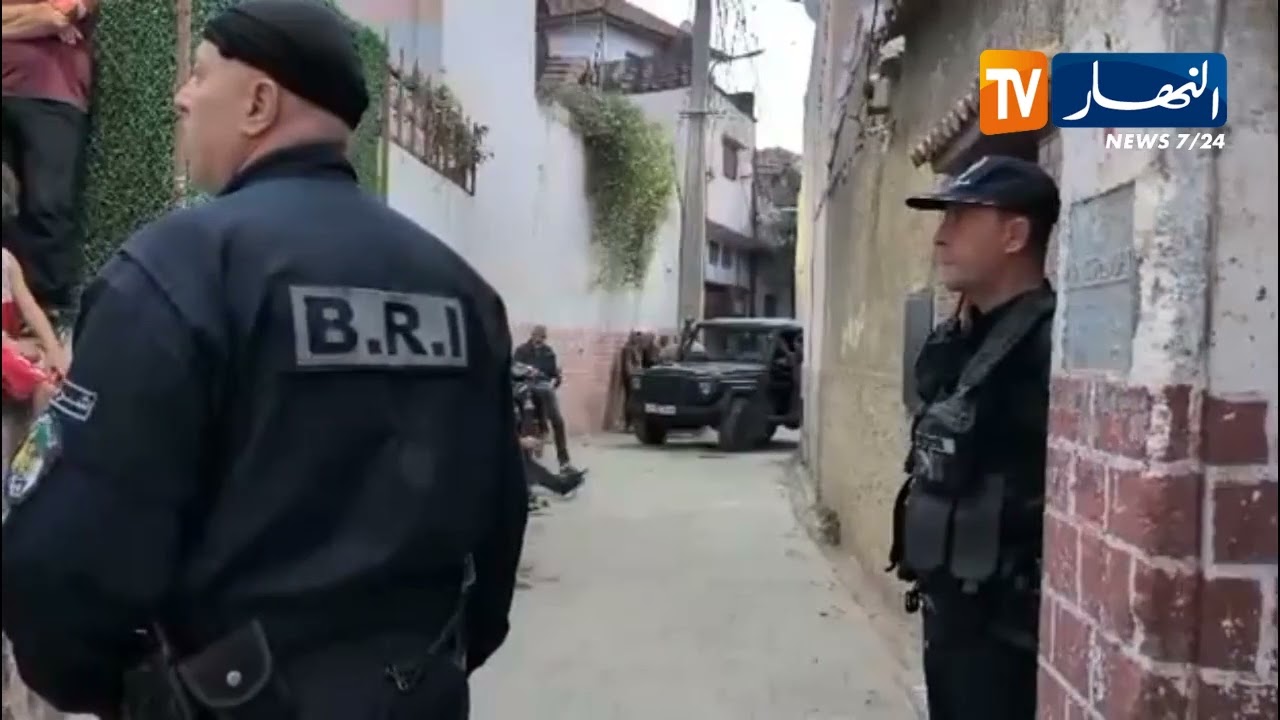 البليدة/ حملات أمنية واسعة مست العديد من الأحياء وضبط أسلحة بيضاء أقراص مهلوسة و مبالغ مالية