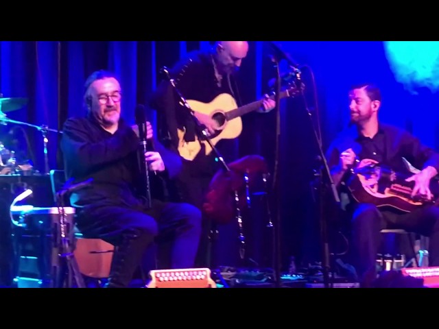 "Schiarazulla Marazulla - A Carolina".  Luar na lubre - Xulio Dezagoire