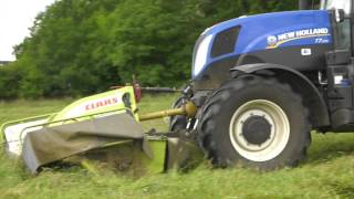 New Holland T7 and Class Disco Cutting Hay