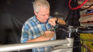 Installing the Wolf Tooth dropper post.