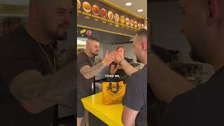 כולם משפחה – עד שהתשלום לא עובר בשניצל 20 טעמים גם האוכל חם וגם הדרמות