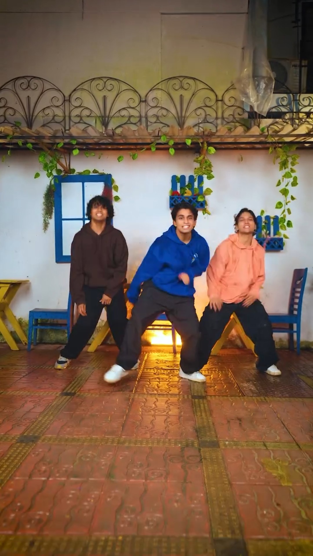 Best friends that dance together, stay together! Watch these boys groove to the beats of #Yaariyan!