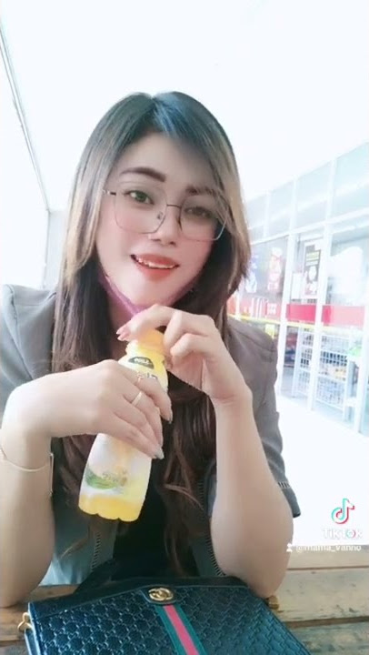 Status WA cewek cantik