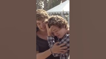 Harry crying into Liam 💔 #onedirection #harrystyles #liampayne #lirry #louistomlinson #niallhoran