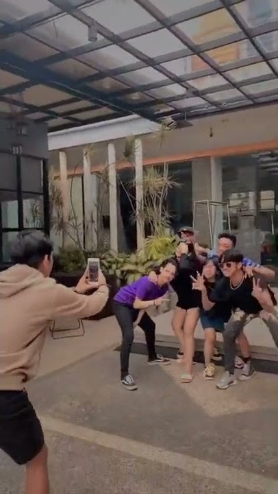 Dasar kau bucin @Ripan Julian🇮🇩 @dhea siregarr🇮🇩 mikir sayang jomblo lah  instagram  nadril fad