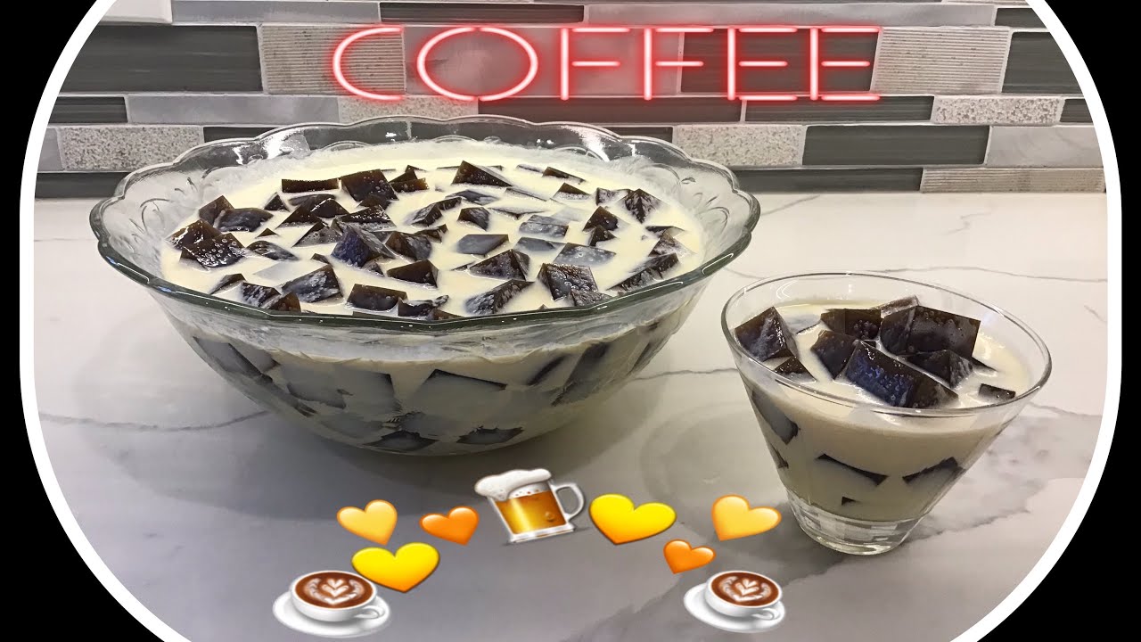 Gelatina de café con queso crema en salsa de rompope