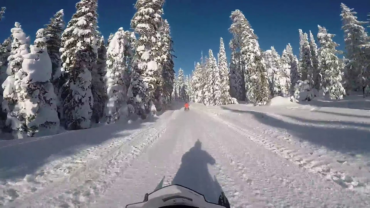 snowmobile trip yellowstone