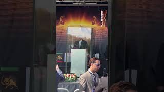 Pehlevi Korkudan Cam Fanusun İçinde Konuşma Yaptı