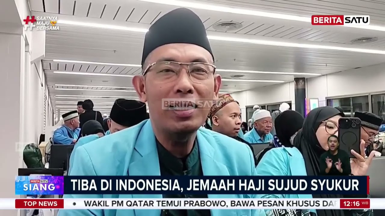 Jemaah Haji Langsung Sujud Syukur Saat Tiba di Soekarno-Hatta #beritasatu