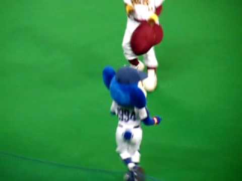 090528 東北楽天戦でドアラの占いバク転タイム！
