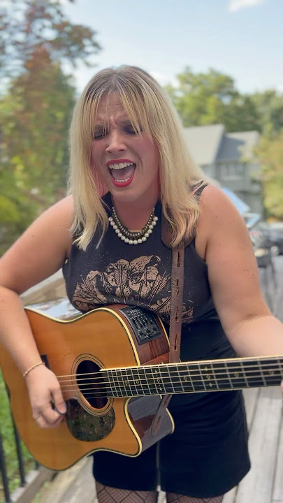 VALERIE #amywinehousecover #amywinehouse #valerie #runkatierun #cover #coversong #acoustic #tribute