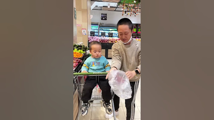 孩子进超市想拿啥就拿啥，爸爸选来选去，最后还得米宝帮你选#呆萌小米宝#萌娃#熊孩子