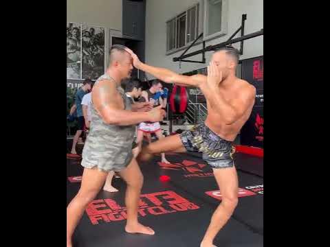 Trainer Gae is one of the best Muay Thai Coaches around. Lovely Muay ...