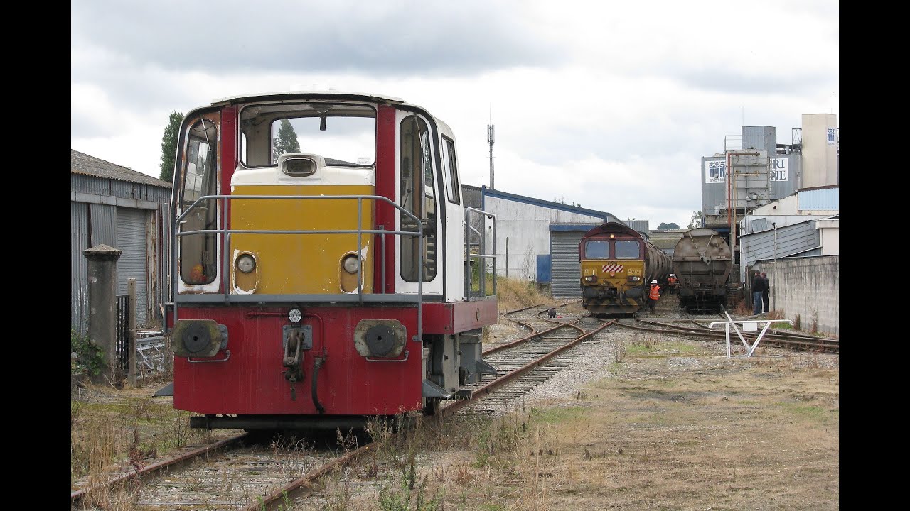Ligne Auray-Pontivy Manœuvres à la ZI de Pontivy - Le Sourn avec le Locotracteur MOYSE BN40E