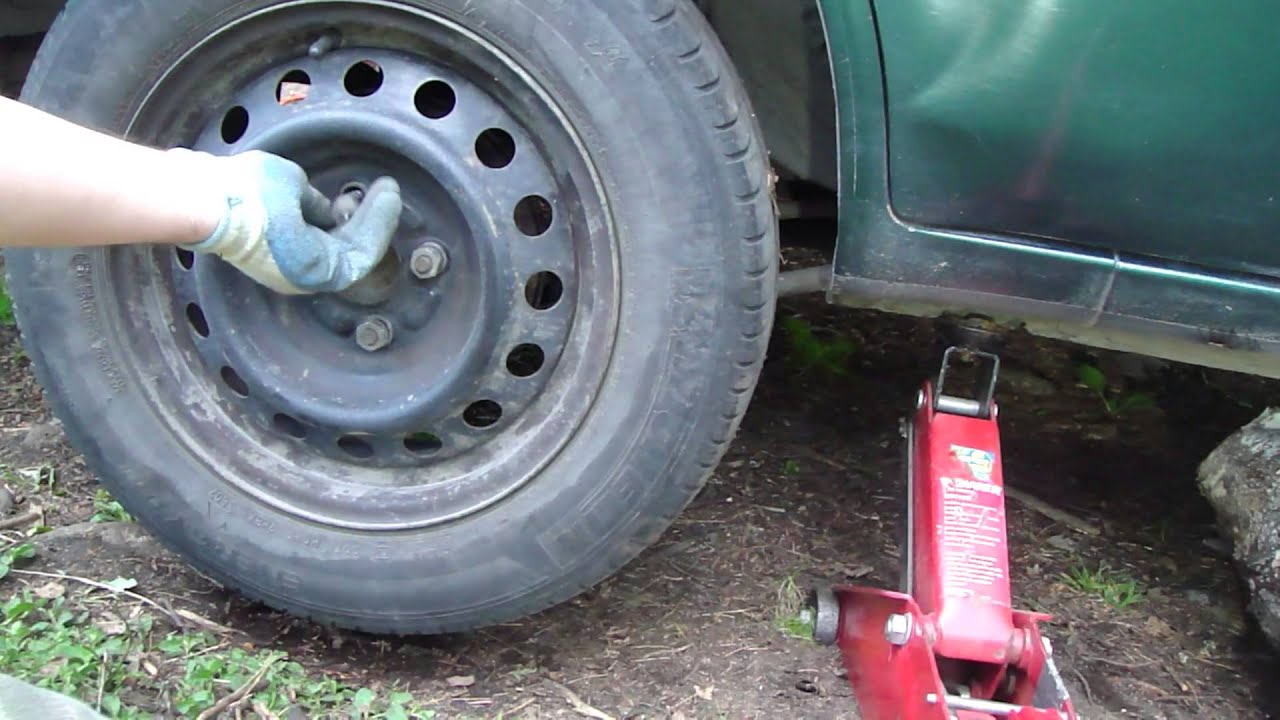 How to change tyre of Toyota Corolla - YouTube