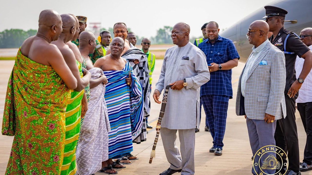 A Royal Send-Off: Asantehene Departs Ghana for a Short Vacation 👑✈️