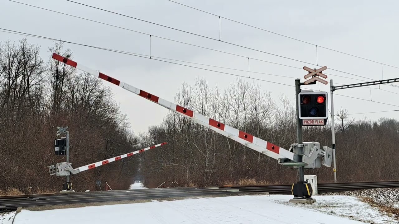 Železniční přejezd Břeclav - 10.1. 2026 (Czech level crossing)