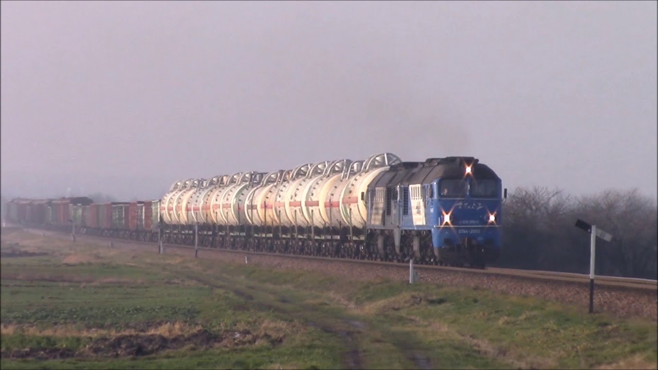 ST44-2003 i ST44-2054 w Niedzieliskach