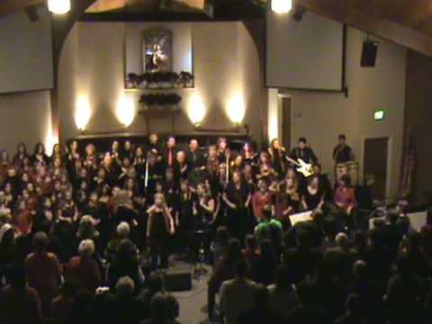 Here is the joyful, talented and inspiring Gospel Choir of the Cascades singing Glory, Glory. The fantastic Alyson Farquhar, Sarah Holmes and Diane Luckett t...