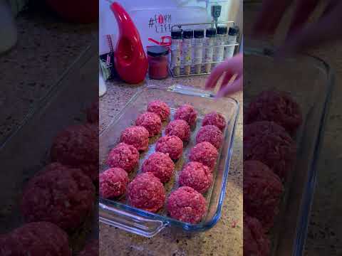 Homemade Meatballs (Recipe in the description)