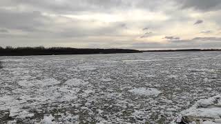 Ледоход на реке Ока, Нижегородская область, г.Дзержинск, 29 марта 2023 год.