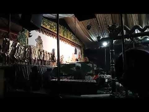 ACARA ADAT DESA GEGESIK KULON MAPAG SRI......wayang kulit Langen putra DL SURYONO....