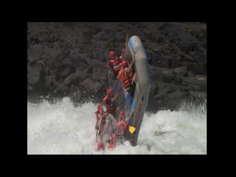 Vídeo: Cómo Hacer Rafting En Aguas Bravas En El Río Zambezi Cerca De Las Cataratas Victoria, Zambia