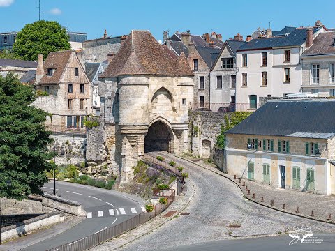 Tourisme Laon’s Laon, ville fortifiée focuses on the fortified city and its defensive landscape. It complements the cathedral-centered report with the walls and historic urban form. Follow current local maps and access notices before walking the ramparts. Its emphasis on defensive form helps viewers read the hilltop town as a whole rather than as a collection of isolated monuments.