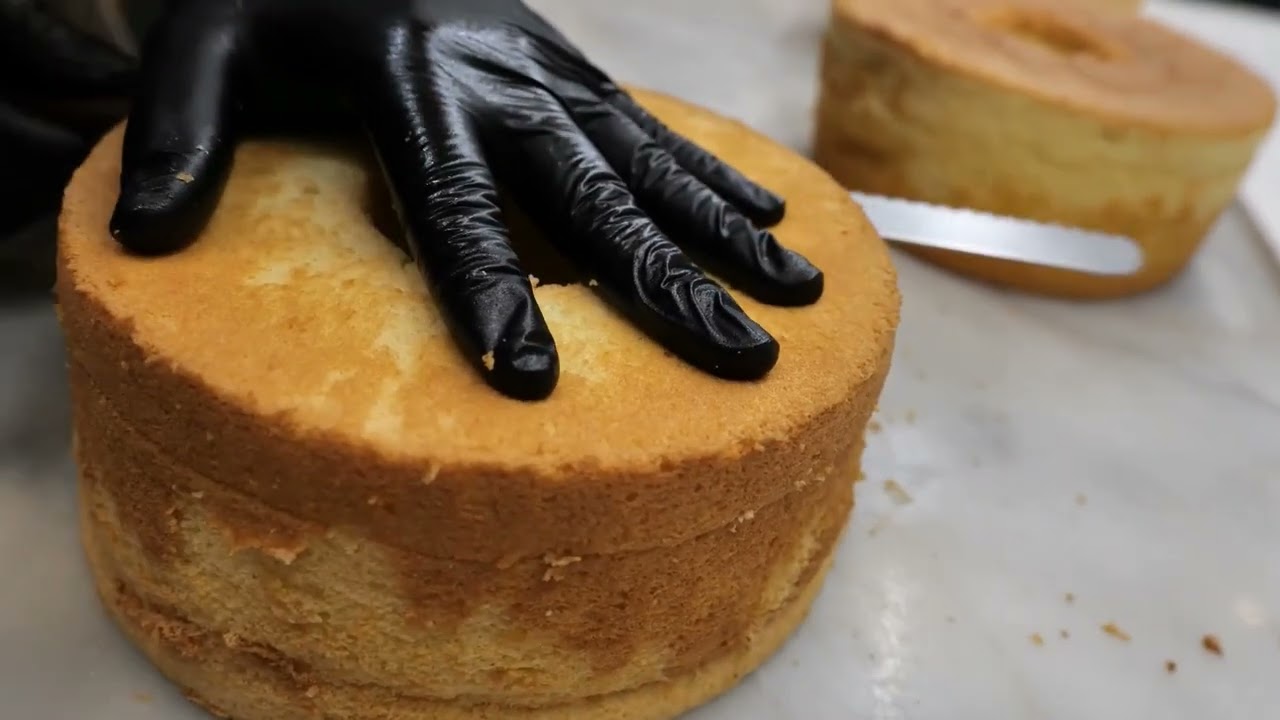 Прекрасный кремовый клубничный торт Корейские десерты - YouTube