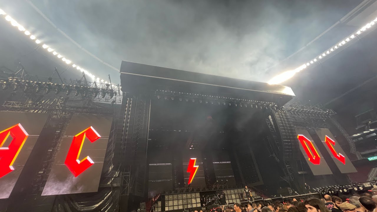 AC/DC Dog eat Dog live Madrid 12/07/2025 - YouTube