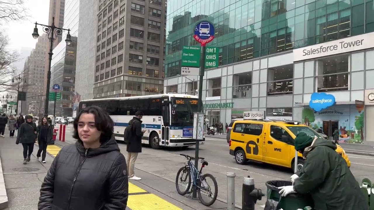 Walking NYC - 6th Avenue From 47St To 33rd Street