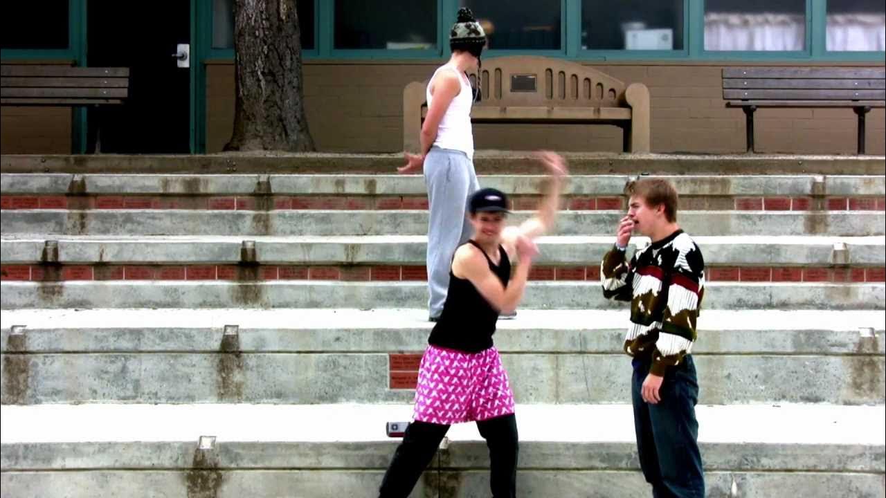 Maroon 5 (feat. Christina Aguilera) - "Moves Like Jagger" Video (+ Lyrics) Maroon 5 (feat. Christina Aguilera) - "Moves Like Jagger" Video (+ Lyrics)