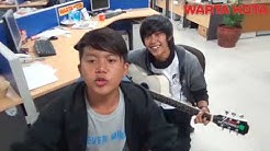 Band laoneis nyanyikan lagu religi insya Allah - Durasi: 3:52. Band laoneis nyanyikan lagu religi insya Allah - Durasi: 3:52.