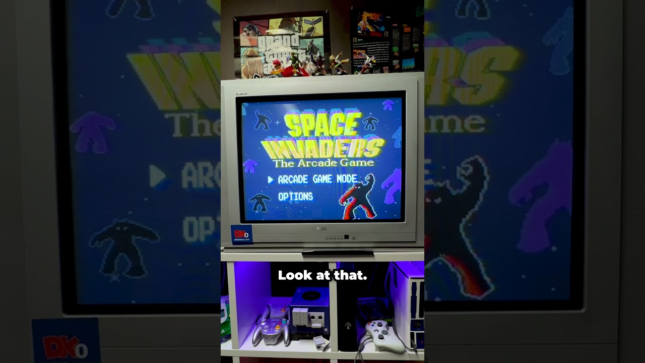 Did you know of this hidden version of Space Invaders? 👾 👀