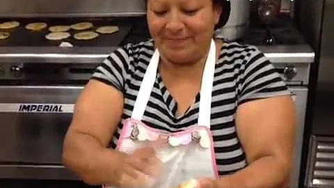 Ofelia Rosa and Lydia Rosales make Salvadorean pap...