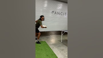 How to throw a frisbee - Slow motion