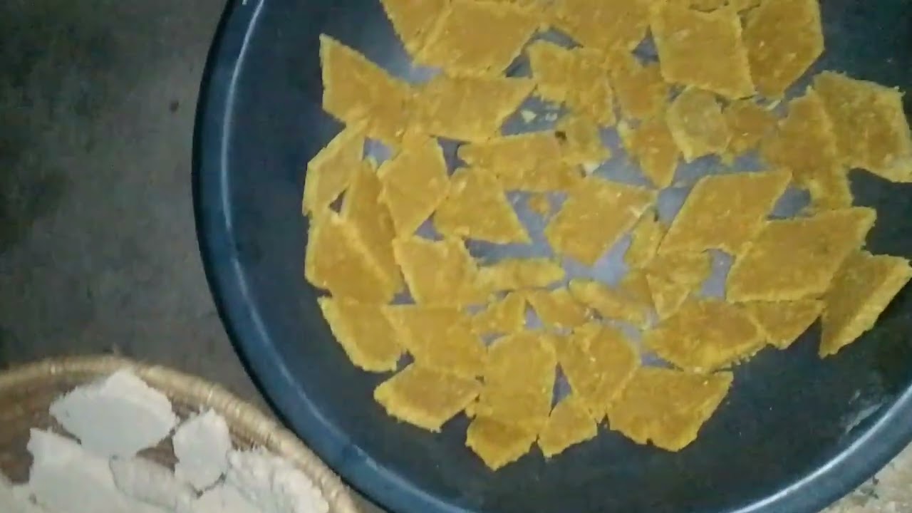 sabbatrat ka halwa banne ka tyari hi raha hai abhi susi ko bujh rahe hai😊😊😊