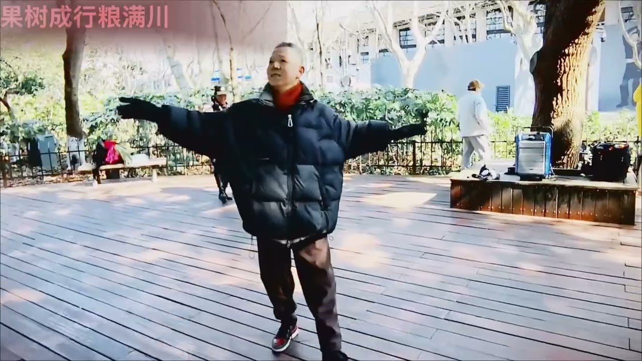 《我的家乡沂蒙山》牛羊成群绕山间，映山红花处处开！