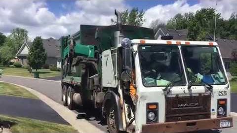 Waste Management Mack LE McNeilus Manual/Automated Side Loader