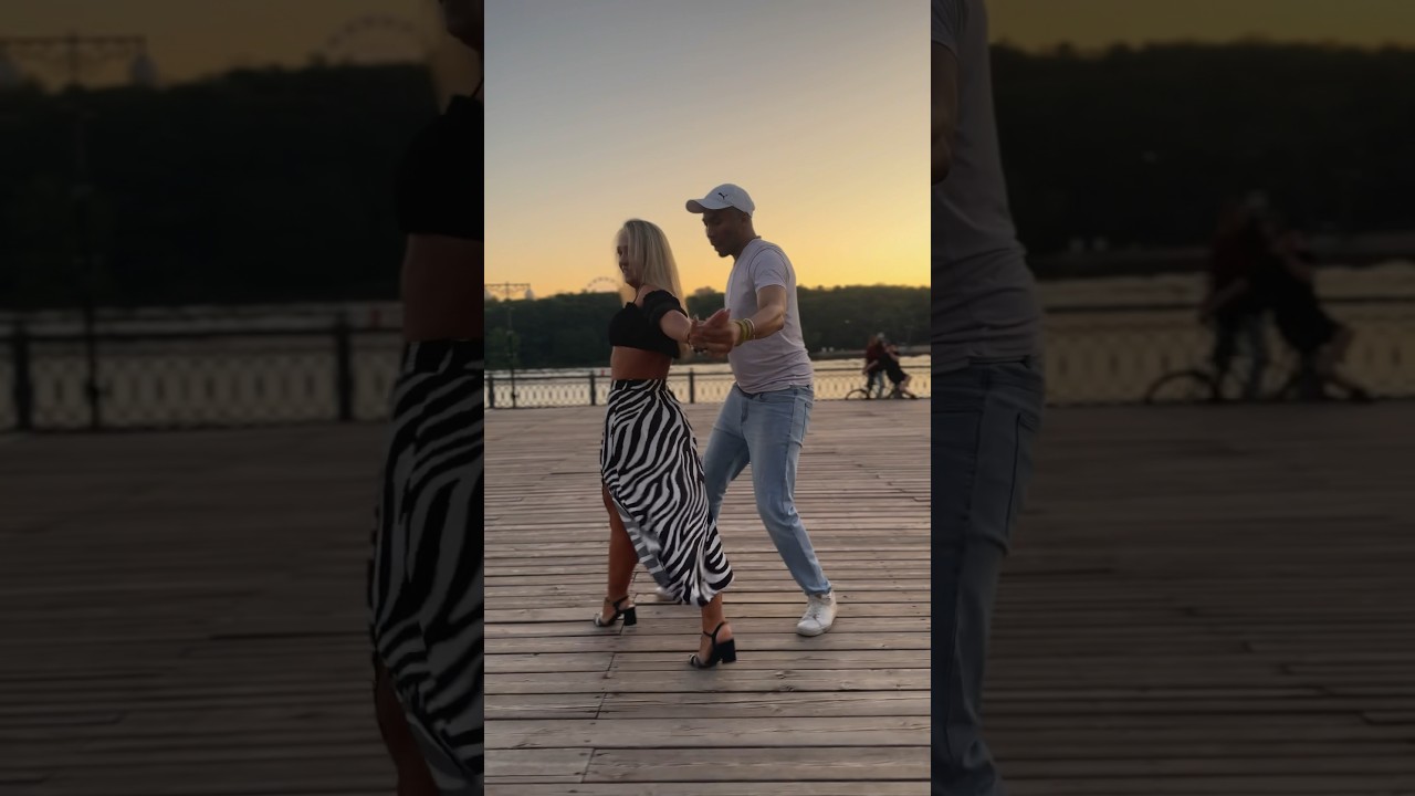 Bachata #урокитанца#shorts#dancer#химки#левыйберег#экопарк#социальныетанцы#bachata#moscow#openair
