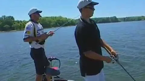 Largemouth Bass Fishing with Kevin VanDam on Kentu...
